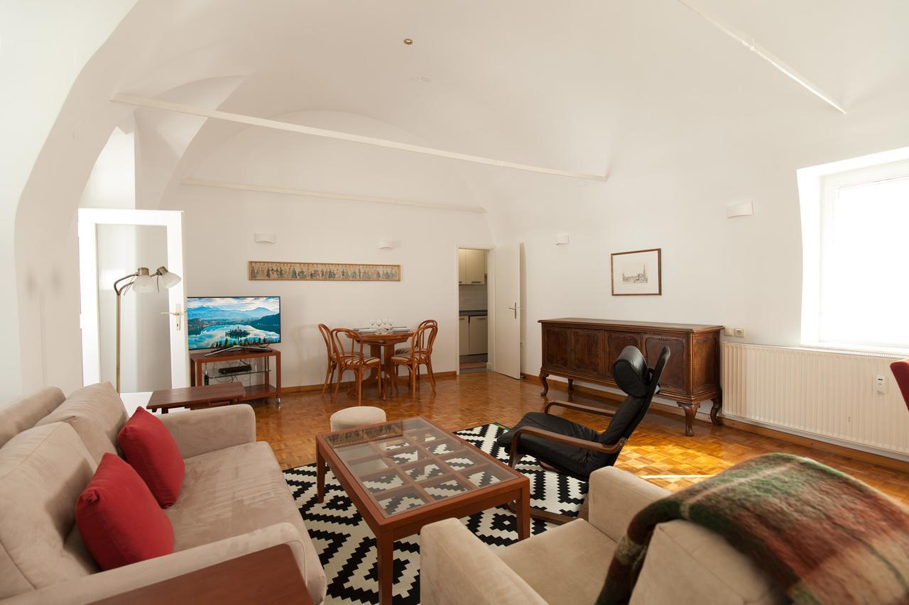 Charming Apartment Laura Tour As Ljubljana By Town Hall Liubliana Exterior foto