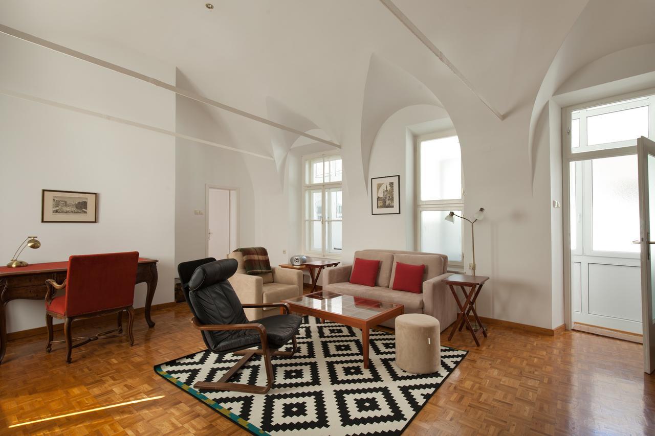 Charming Apartment Laura Tour As Ljubljana By Town Hall Liubliana Exterior foto